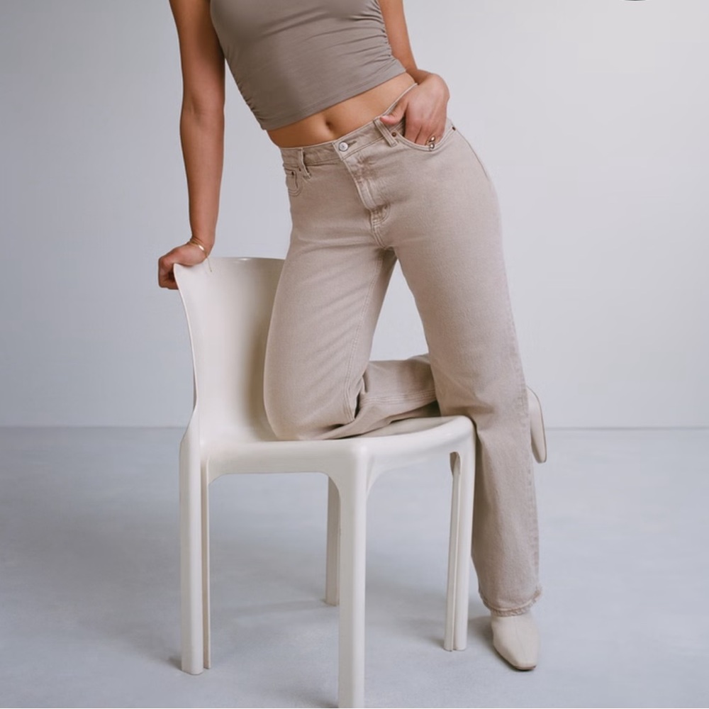 Abercrombie Curve Love High Rise 90s Relaxed Jean - Oat